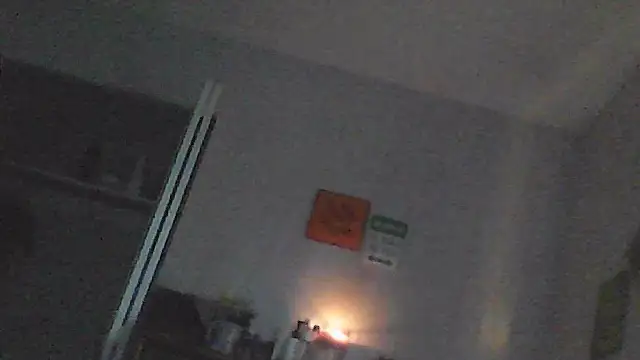 sarahkat86 online show from April 27, 11:36 pm