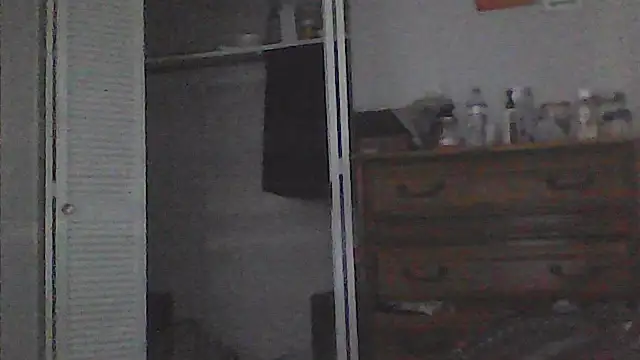 sarahkat86 online show from April 16, 9:39 pm