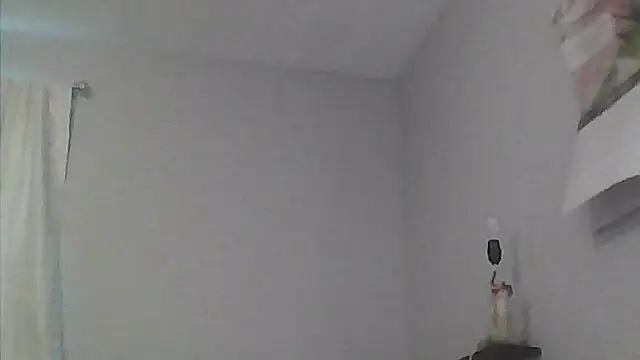 sarahkat86 online show from April 5, 11:11 pm