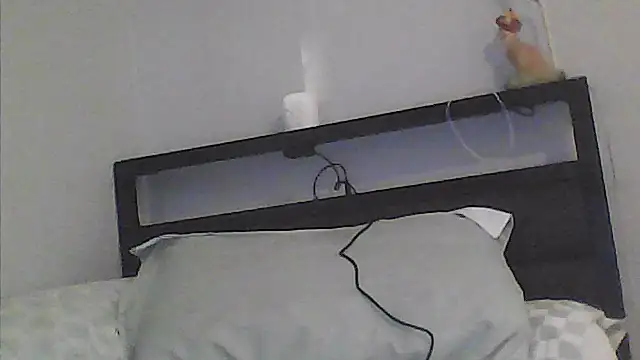 sarahkat86 online show from May 6, 11:31 pm