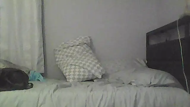 sarahkat86 online show from April 13, 11:53 pm