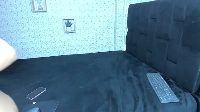 lisa logan online show from September 26, 3:24 am
