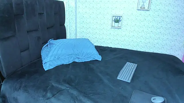 lisa logan online show from October 26, 5:19 am