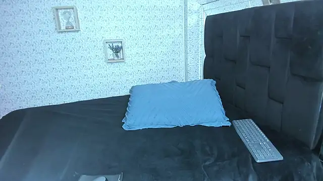 lisa logan online show from December 1, 4:46 am