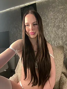 TianaCharm online show from February 2, 2:05 pm