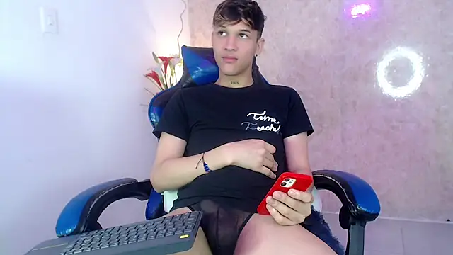 Snapshot of AustinPrice chatting on September 28, 7:32 pm AustinPrice online show from September 28, 7:32 pm