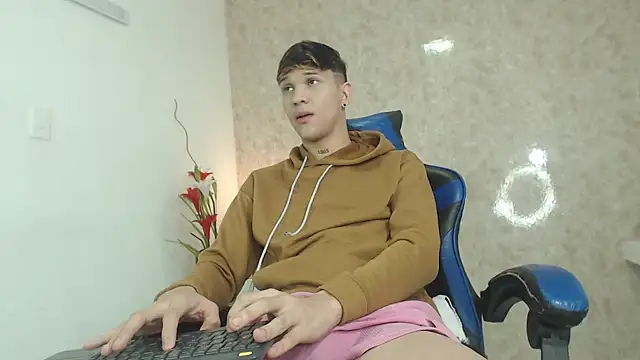 Snapshot of AustinPrice chatting on September 19, 11:03 am AustinPrice online show from September 19, 11:03 am