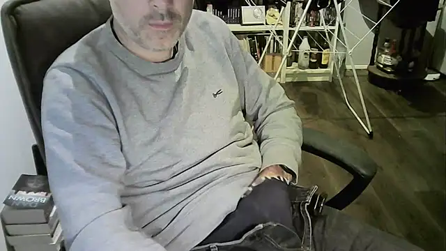 Chrisprngr online show from May 17, 9:37 pm