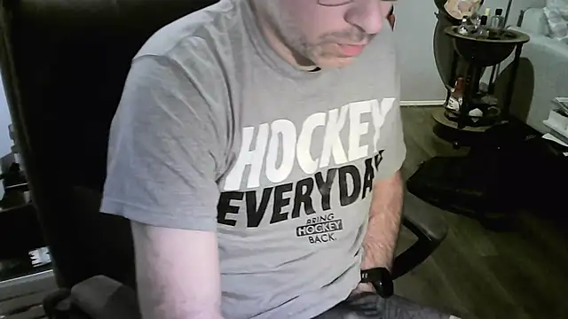 Chrisprngr online show from October 24, 9:08 am