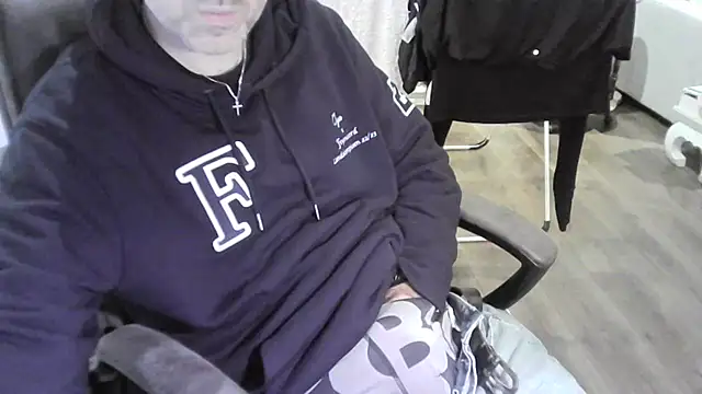 Chrisprngr online show from October 5, 3:14 pm