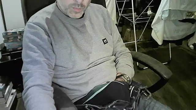 Chrisprngr online show from November 28, 3:34 pm