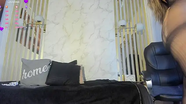 Ariagh  online show from October 10, 7:25 pm