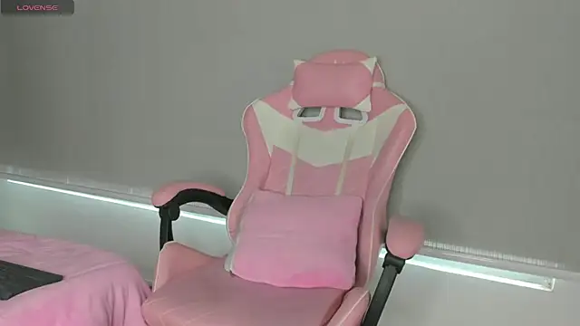 kendal hot01 online show from November 6, 11:47 am