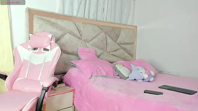 Snapshot of kendal_hot01 chatting on October 10, 9:37 pm kendal hot01 online show from October 10, 9:37 pm