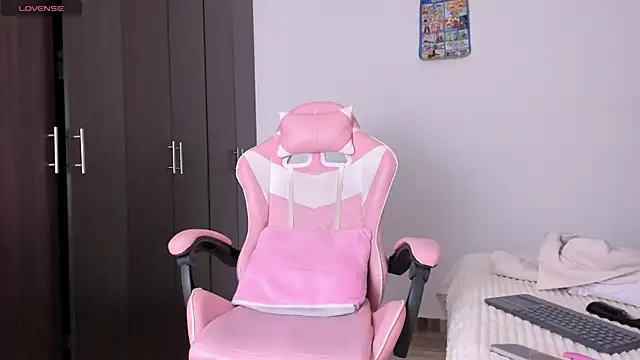 kendal hot01 online show from March 24, 5:13 pm