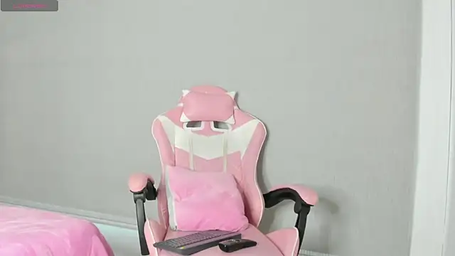 kendal hot01 online show from November 14, 11:58 am