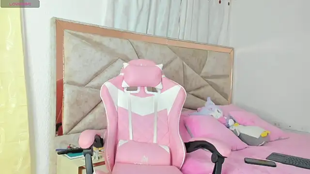 Snapshot of kendal_hot01 chatting on October 6, 9:15 pm kendal hot01 online show from October 6, 9:15 pm