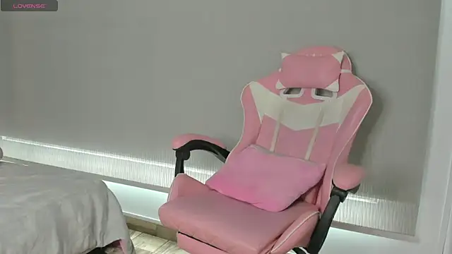 kendal hot01 online show from November 26, 5:57 pm