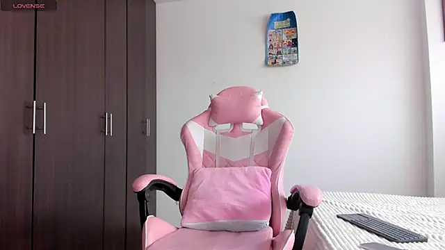 kendal hot01 online show from March 18, 4:41 pm