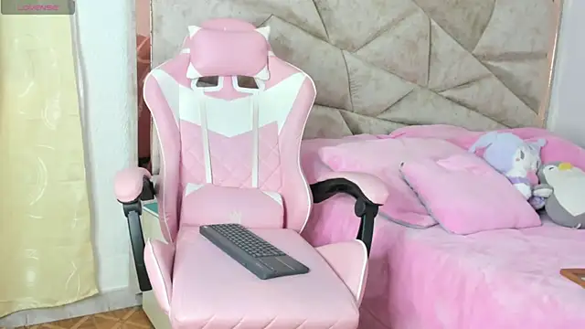 Snapshot of kendal_hot01 chatting on October 1, 10:02 pm kendal hot01 online show from October 1, 10:02 pm