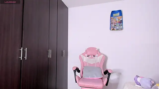 kendal hot01 online show from February 21, 11:01 am