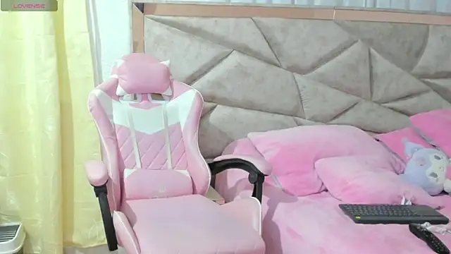 kendal hot01 online show from November 1, 11:04 am