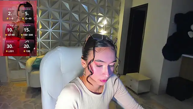 Snapshot of hellen_tease chatting on July 10, 12:38 pm hellen tease online show from July 10, 12:38 pm