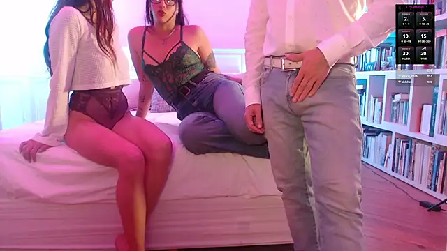 friendswithben33 online show from April 10, 11:12 pm