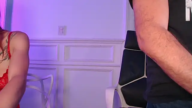 friendswithben33 online show from April 28, 9:19 pm