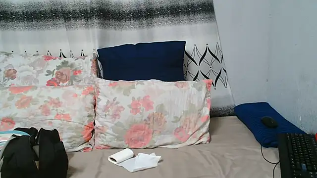 Snapshot of ChubbyBoobsxxx chatting on June 15, 5:07 am ChubbyBoobsxxx online show from June 15, 5:07 am