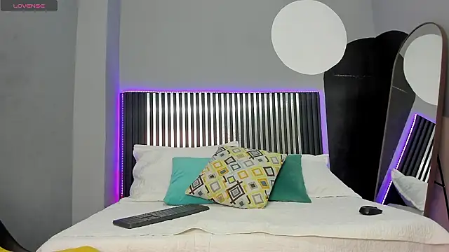 little lemmons  online show from March 8, 2:42 pm