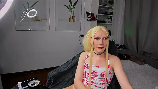 yoi mika online show from December 1, 9:04 pm