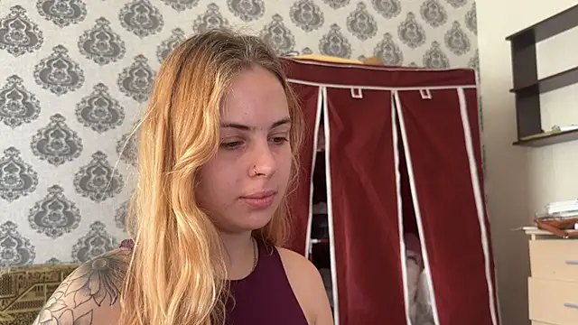 Snapshot of Alismoona chatting on July 23, 7:49 am Alismoona online show from July 23, 7:49 am