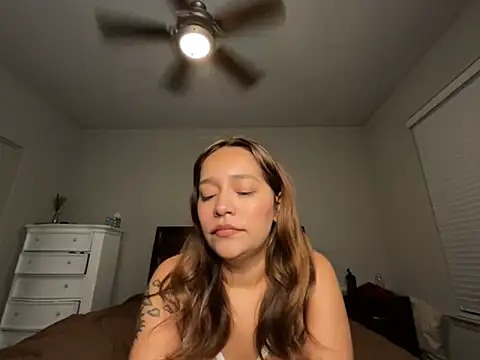 Snapshot of eurydicee chatting on October 25, 12:32 am eurydicee online show from October 25, 12:32 am