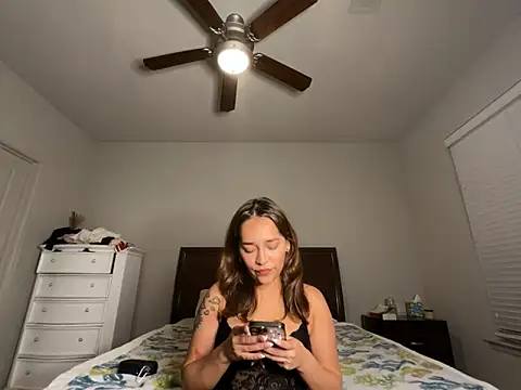 Snapshot of eurydicee chatting on September 15, 2:45 am eurydicee online show from September 15, 2:45 am