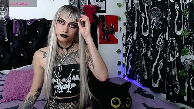 mayaREDdoll online show from May 9, 4:38 am