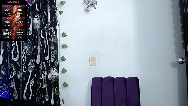 mayaREDdoll online show from July 2, 4:40 am