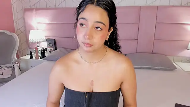 BellaSwwan online show from November 29, 1:33 pm