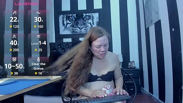 Snapshot of aliceemature4u chatting on October 26, 10:43 pm aliceemature4u online show from October 26, 10:43 pm