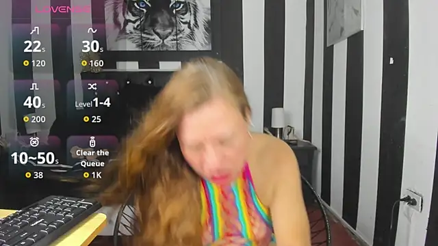 Snapshot of aliceemature4u chatting on November 17, 10:25 pm aliceemature4u online show from November 17, 10:25 pm