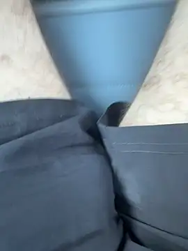 Snapshot of XUCRUTES42 chatting on February 8, 5:32 pm XUCRUTES42 online show from February 8, 5:32 pm