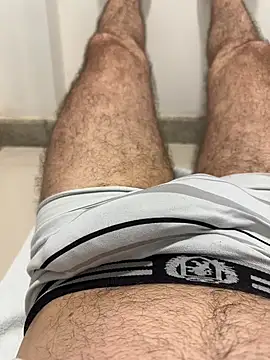 Snapshot of XUCRUTES42 chatting on January 14, 12:03 am XUCRUTES42 online show from January 14, 12:03 am