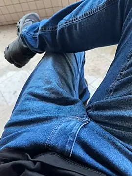 Snapshot of XUCRUTES42 chatting on February 3, 8:58 pm XUCRUTES42 online show from February 3, 8:58 pm