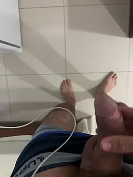 Snapshot of XUCRUTES42 chatting on February 9, 11:14 pm XUCRUTES42 online show from February 9, 11:14 pm