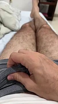 Snapshot of XUCRUTES42 chatting on December 4, 12:42 am XUCRUTES42 online show from December 4, 12:42 am