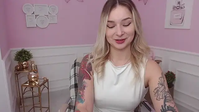 LilFleurish online show from February 4, 5:24 am