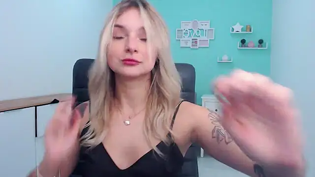 Snapshot of LilFleurish chatting on November 23, 6:12 am LilFleurish online show from November 23, 6:12 am