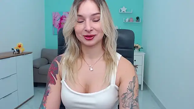 LilFleurish online show from February 1, 5:38 am