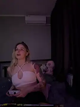 LilFleurish online show from May 15, 7:12 pm