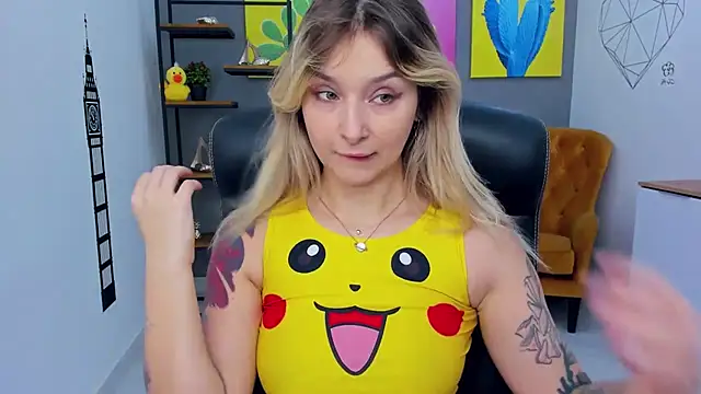 LilFleurish online show from February 19, 5:37 am